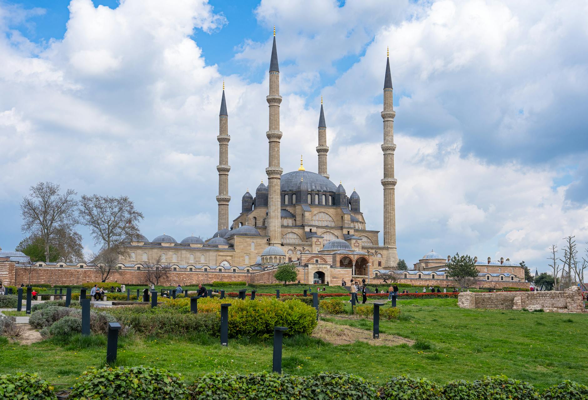 Üç Şerefeli Cami